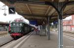 DR E 44 044 vom DB Instandhaltungswerk Dessau (Baujahr 1936, Siemens-Schuckert-Werke GmbH + Krauss-Maffei AG) vor Sonderzug nach Bitterfeld, KBS 250 Dessau - Leipzig, fotografiert am Bahnsteig 3 im