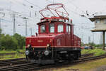 Am 30.05.2026 war die Parade beim Jubil�umsfest im DB Museum Koblenz. E69 03  nahm teil und rollt am Publikum vorbei.