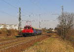 DB E 69 03 mit dem Sal Presse 4ü (51 80 17-93 030-8 Aüe 032) als 91340 von Frankfurt-Griesheim nach Koblenz-Lützel, am 23.03.2012 in Walluf.