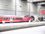 Mnchen Hbf am 15.05.2005: Eine 169 005-6 mit Donnerbchsen kurz vor Abfahrt