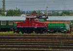 Schuß aus dem vorbeifahrenden RB 27 Triebwagen am DB Museum in Koblenz Lützel.
Auch wenn die Scheibe etwas reflektiert ist die 169 003-1 recht ansehlich geworden.
22.8.2015