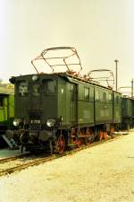 E 7710 der DR in Erfurt-West anllich einer Fahrzeugausstellung um 1986