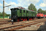 E 77 10 der Interessengemeinschaft Bw Dresden Altstadt e.V. steht anlässlich des 28. Heizhausfests im Sächsischen Eisenbahnmuseum Chemnitz-Hilbersdorf (SEM).
[25.8.2019 | 12:59 Uhr]