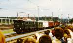E 91 99 mit gemischem Gterzug auf der Fahrzeugparade  Vom Adler bis in die Gegenwart , die im September 1985 an mehreren Wochenenden in Nrnberg-Langwasser zum 150jhrigen Jubilum der Eisenbahn in Deutschland stattgefunden hat.