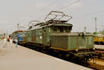 Hauptbahnhof Stuttgart: Elektrolokomotive 193 004-9 (DB) bei einer Sonderveranstaltung (31.05.1984)