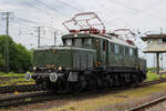Am 30.05.2026 war die Parade beim Jubil�umsfest im DB Museum Koblenz. E93 07 nahm teil und rollt am Publikum vorbei.