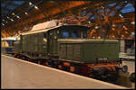 Das  Eisenschwein  E94 056 am 06.12.2025 auf dem Museumsgleis (Gleis 24) in Leipzig Hauptbahnhof.