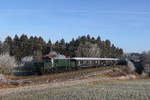 E94 088 mit einem Sonderzug aus Freilassing kommend am 20. Dezember 2020 bei Grabenstätt im Chiemgau.