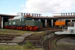 254 058-1 und eine V 60 vor dem Lokschuppen im ehemaligen BW Falkenberg oberer Bahnhof.