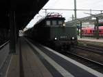 Am 18.06.2005 zog die 194-051 einen Pikosonderzug nach Sonneberg. Hier bei der Einfahrt um 7:32 in Worms Hbf.