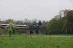 So war das nicht geplant: 254 052 begegnet einer Weiwurst am 02.05.2010 bei Saaleck. Da steht man eine dreiviertel Stunde in der nassen Wiese und dann wird der Fotozug von einer Weiwurst zugefahren, aber mei was solls, so ist das Leben! :-)