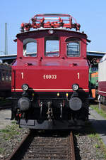 Die Elektrolokomotive E69 03 stammt aus dem Jahr 1909 und war Anfang September 2021 im Außenbereich des Eisenbahnmuseums in Koblenz zu bewundern.