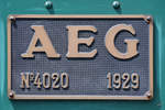 Gusseisernes Schild an der Elektrolokomotive E91 99.