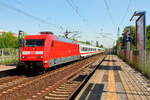 Die 101 039-6 mit dem IC 2424 von Berlin Südkreuz nach Ostseebad Binz am 18.05.2017 in Berlin-Hohenschönhausen.