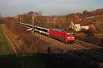 Mit dem EC 9 (Hamburg Altona - Zürich HB) fuhr am Nachmittag des 05.12.2015 die 101 065-1 kurz hinter Müllheim (baden) in Richtung Schweizer Grenze.