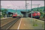 Whrend 101 089 mit dem InterCity 118 von Innsbruck nach Dortmund eilt, wartet 218 136 auf die Abfahrt von nach Emmelshausen.