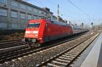 101 049-5 schiebt am 10.2.2018 den IC208 von Basel SBB nach Kiel Hauptbahnhof aus dem Hamburger Hauptbahnhof.