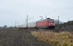 Grüßende Kollegen vom Führerstand sieht man doch immer wieder gerne. 101 087-5 unterwegs als IC in Richtung Hamburg. Höhe Bardowick, 13.03.2018