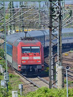 101 004-0 zog im April 2014 einen Zug der CD zum Hauptbahnhof Dresden. Dort erfolgte ein Lokwechsel und eine Lokomotive der CD brachte den Zug nach Prag.