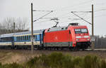 Täglicher EuroCity kommend aus Hamburg mit der 101 014-9 in Front. 09.04.2018, 3km östlich von Büchen.