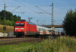 InterCity kommend aus Richtung Hamburg, in Front die 101 127-9.