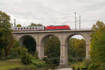 101 025 mit einem IC in Richtung Salzburg auf dem Traunviadukt in Traunstein am 03.10.2018