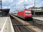 101 044 mit IC 328 nach Hannover beim planmigen Halt in Augsburg Hbf am 10.06.2007