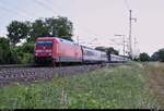 101 140-2 als EC 6 (Linie 30) von Interlaken Ost (CH) nach Hamburg-Altona (D) durchfährt den Haltepunkt Auggen auf der Bahnstrecke Mannheim–Basel (Rheintalbahn | KBS 703).
Aufgenommen im Gegenlicht.
[13.7.2018 | 14:57 Uhr]