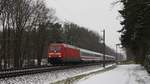 101 085 rauscht mit ihrem IC im Schnee durch Emsbüren-Leschede.