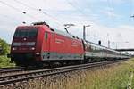 Mit dem EC 6 (Interlaken Ost - Hamburg Altona) fuhr am 05.06.2017 die 101 103-0 nördlich von Müllheim (Baden) durchs Markgräflerland in Richtung Norden.