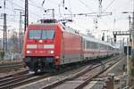 DB Fernverkehr 101 068-5 mit IC am 02.02.19 in Frankfurt am Main Main von einen Gehweg aus fotografiert per Telezoom