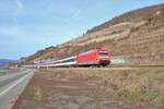 DB Fernverkehr 101 010-7 mit SBB Eurocity Wagen auf der Rechten Rheinstrecke am 23.02.19