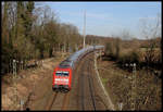 DB 101135-2 hat gerade den Bahnhof Hasbergen durchfahren und nähert sich hier am 25.2.2019 um 14.41 Uhr mit dem IC nach Stuttgart der Landesgrenze Niedersachen zu Nordrhein Westfalen.