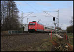 DB 101088 überquert hier in Hasbergen am 8.3.2019 um 13.40 Uhr mit dem IC 2027 nach Passau den Wilkenbach.