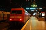 Die  1  - 101 001 als Schublok an einem IC - 28.10.2019 Köln Hbf