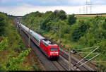 Gemischte Doppeltraktion:
101 083-4 und 120 108-6 DB als IC 2264 (Linie 60) von München Hbf nach Karlsruhe Hbf passieren die Überleitstelle (Üst) Markgröningen Glems auf der Schnellfahrstrecke Mannheim–Stuttgart (KBS 770).
Aufgenommen von einer Brücke.
(Neubearbeitung)
[28.7.2019 | 15:20 Uhr]