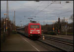 101016-4 kommt hier am 20.12.2019 um 8.53 Uhr mit dem EC 9 nach Zürich durch den Bahnhof Lengerich in Westfalen.