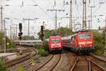 DB 101 140-2 mit IC & DB 111 037-8 mit Partyzug bei der Einfahrt in Essen Hbf, September 2018.