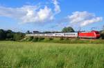 Eine unbekannte 101er schiebt am 24.07.07 den IC 2163 von Karlsruhe HBF nach Nrnberg HBF, hier in Hhe Aalen-Oberalfingen fotografiert.