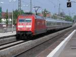 101 020-6 mit IC fhrt am 23.04.2005 in den Hauptbahnhof Recklinghausen ein.