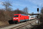 101 109 vor dem Steuerwagen eines  EC  am 4. Februar 2021 bei Grabenstätt im Chiemgau.