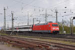 DB Lok 101 069-3 fährt beim badischen Bahnhof ein. Die Aufnahme stammt vom 13.04.2021.