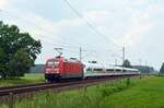 101 058 schleppte am 06.06.21 einen Triebzug der BR 403 durch Radis Richtung Bitterfeld.