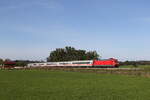 101 026 mit dem  IC Königssee  auf dem Weg nach Freilassing am 2. Oktober 2021 bei Bernau am Chiemsee.