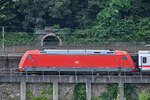 Die Elektrolokomotive 101 084-2 war im August 2021 bei Remagen zu sehen.