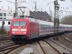 101 026 erreicht mit 14-Wagen IC von Binz nach Stuttgart (101 133 am Schluss) Münster, 08.04.16