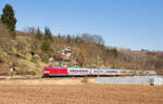 101 028 mit IC 218 Graz-Frankfurt am 08.03.2022 zwischen Reichenbach und Ebersbach. 