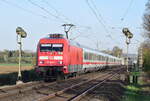 101 028-9 rauscht mit ihrem IC von Köln kommend in Richtung Sechtem. Standort war der BÜ Weiherhofstraße bei Sechtem

Sechtem 11.04.2022