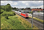 DB 101001 fährt hier am 4.7.2022 um 13.33 Uhr mit einem Intercity durch Hasbergen. Nächster Halt ist Osnabrück Hauptbahnhof.