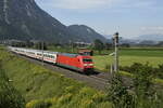 Die DB 101 139-4  mit einem IC auf der Inntalstrecke kurz nach Kufstein, nahe der Ortschaft Langkampfen.